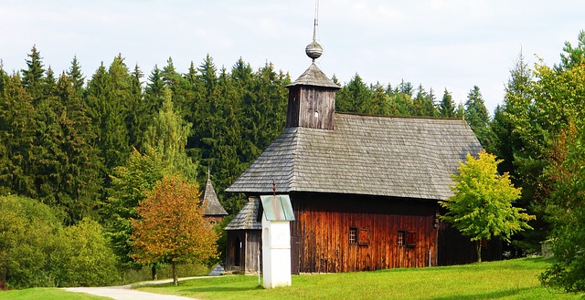 dřevěný kostelík